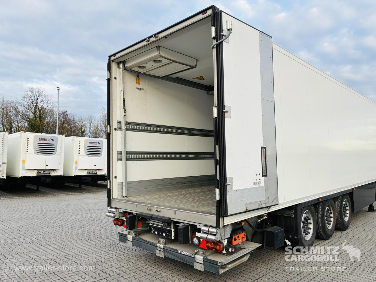 Schmitz Cargobull Tiefkühler Multitemp Trennwand Ladebordwand 