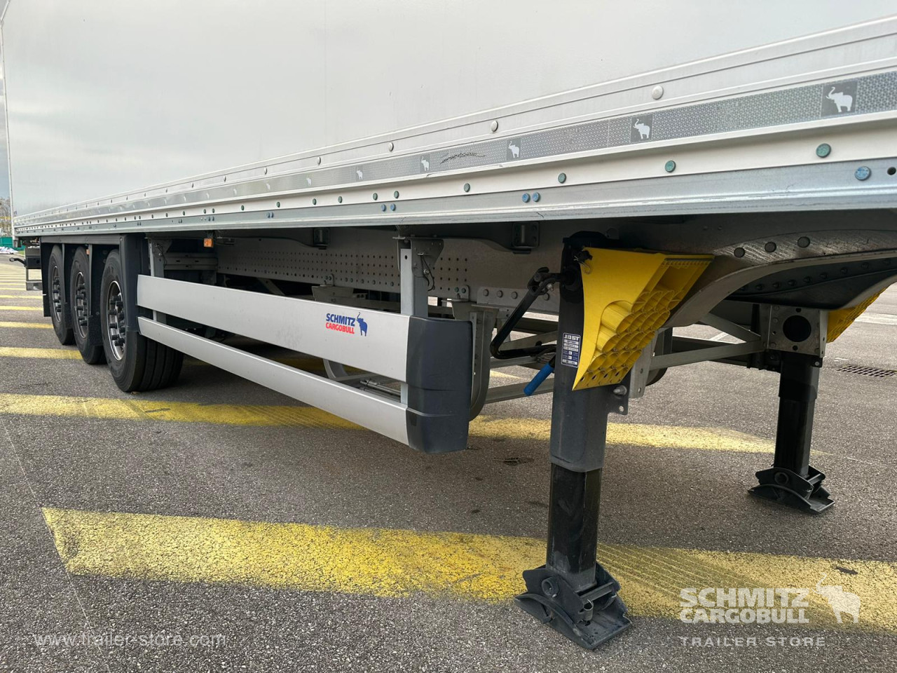 Schmitz Cargobull Semitrailer Dryfreight Porte relevante 