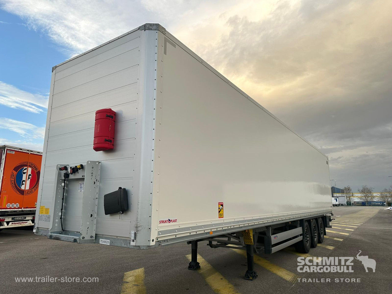 Schmitz Cargobull Semitrailer Dryfreight Porte relevante 