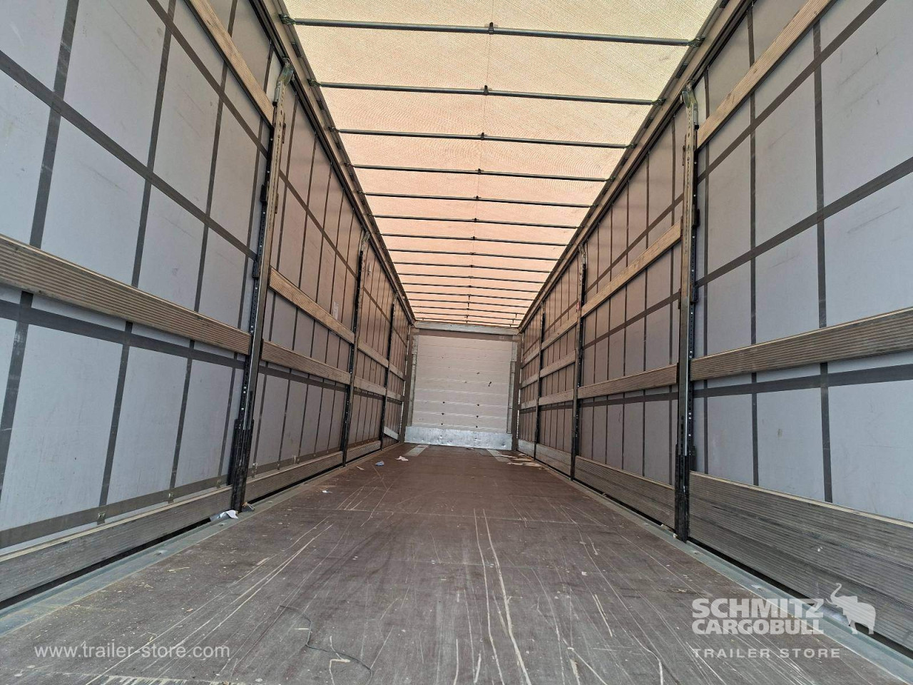 Schmitz Cargobull Curtainsider Standard Getränke 