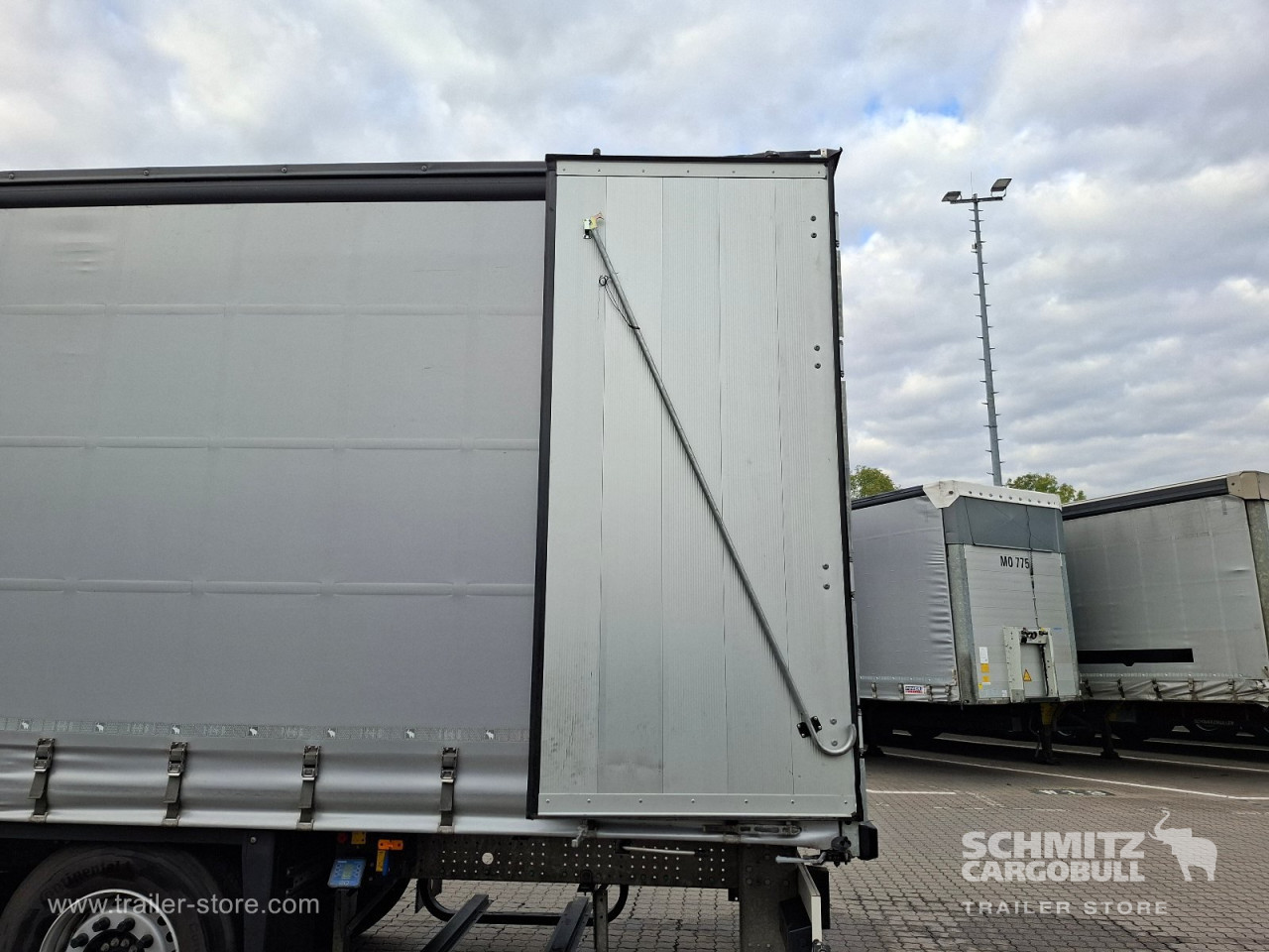 Schmitz Cargobull Curtainsider Standard Getränke 