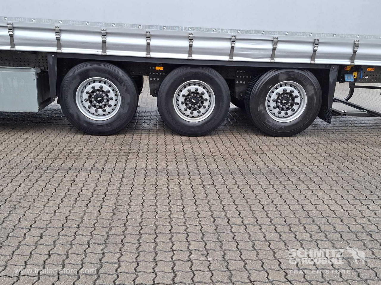 Schmitz Cargobull Curtainsider Standard Getränke 