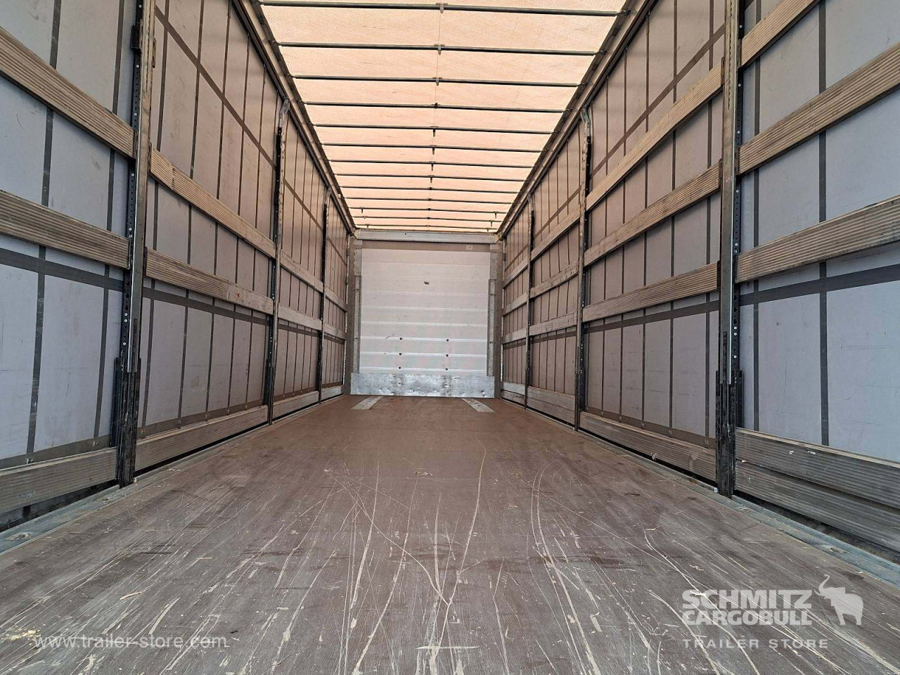 Schmitz Cargobull Curtainsider Standard Getränke 
