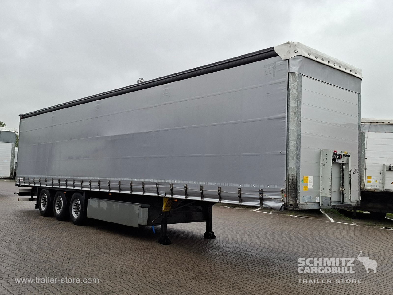 Schmitz Cargobull Curtainsider Standard Getränke 