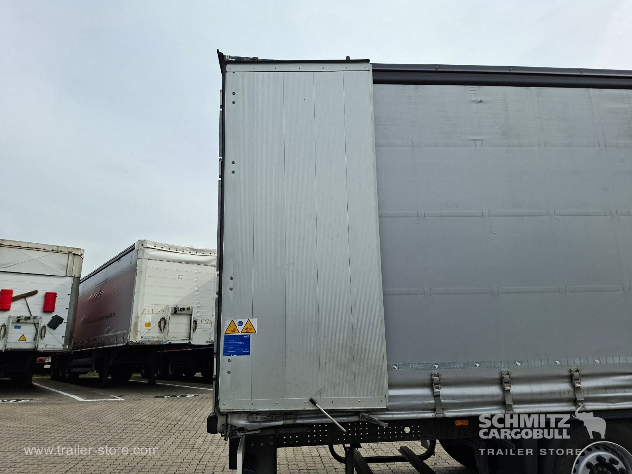 Schmitz Cargobull Curtainsider Standard Getränke 