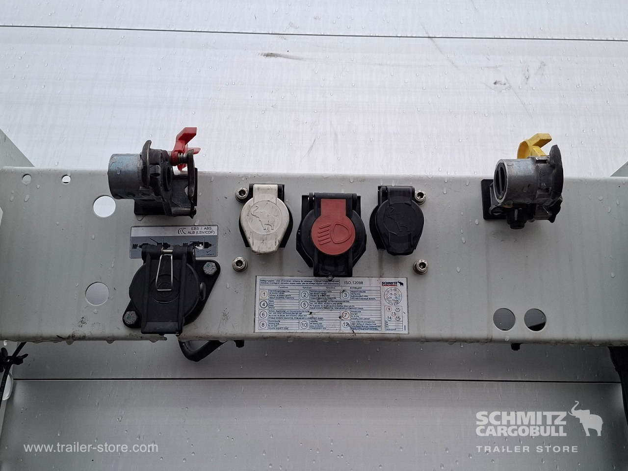 Schmitz Cargobull Curtainsider Standard Getränke 