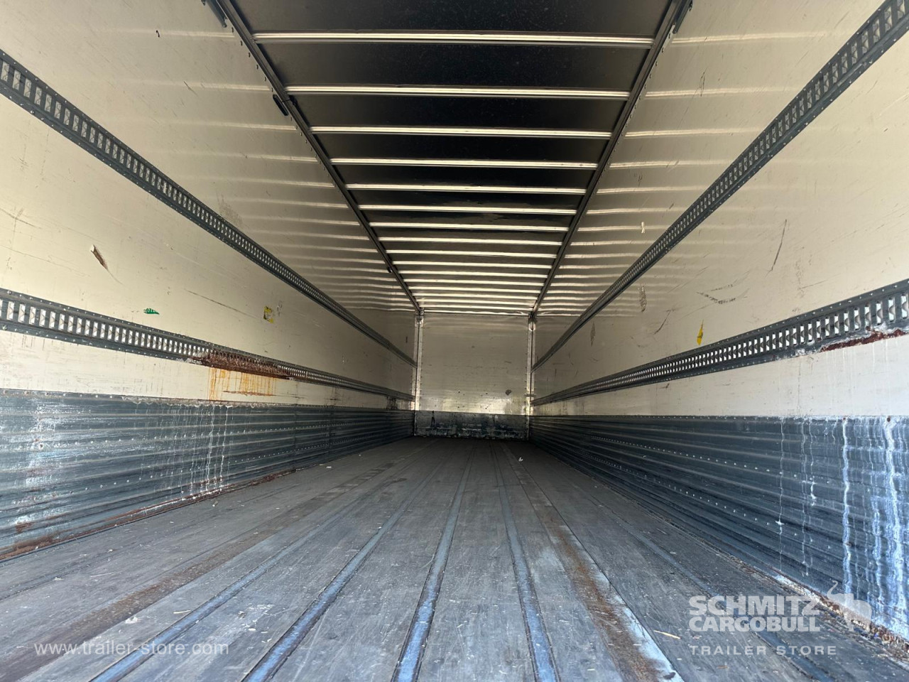 FRUEHAUF Semitrailer Dryfreight Standard Porte relevante 