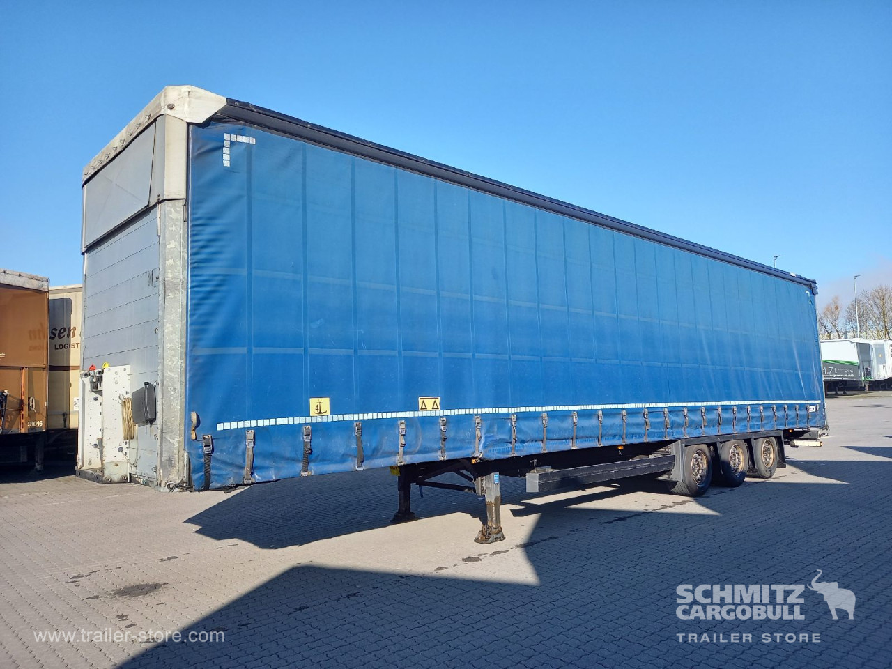 Schmitz Cargobull Curtainsider Mega Getränke 