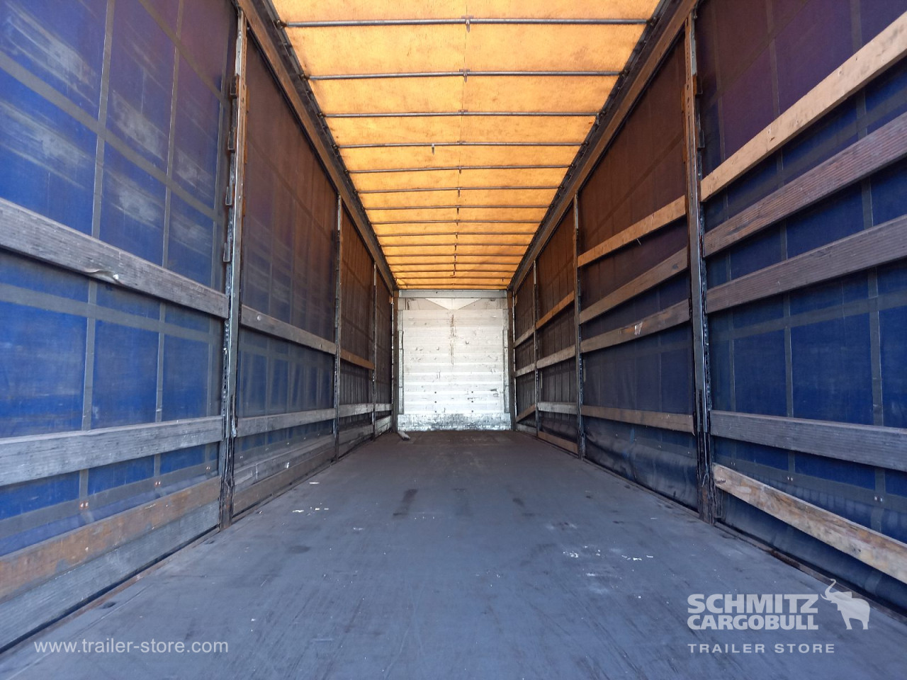 Schmitz Cargobull Curtainsider Mega Getränke 