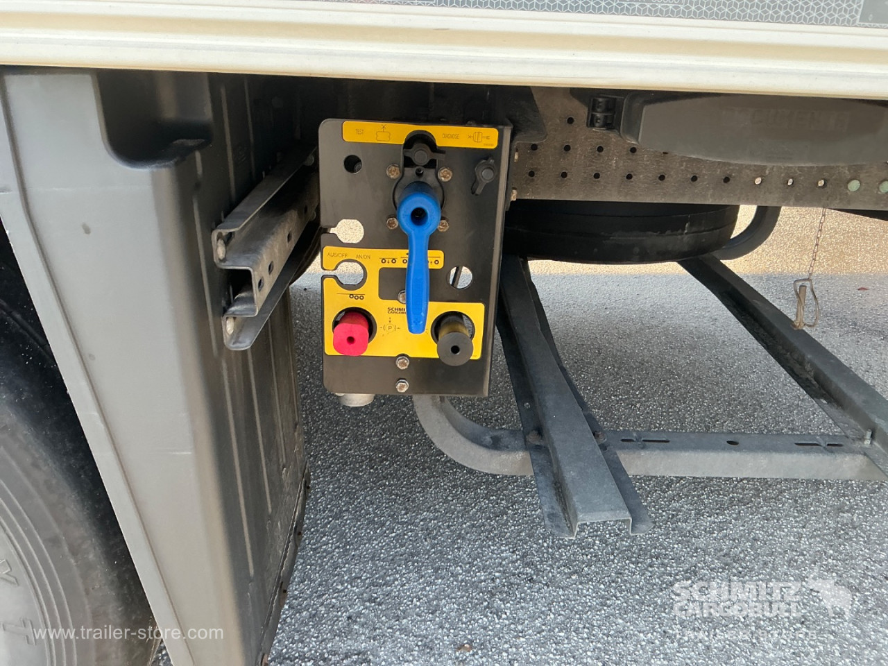 Schmitz Cargobull Reefer Meat hanging system 