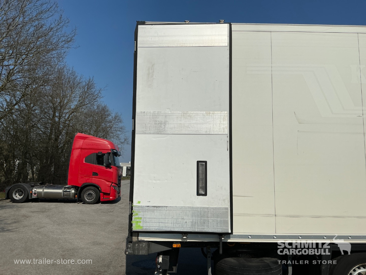 Schmitz Cargobull Reefer Meat hanging system 