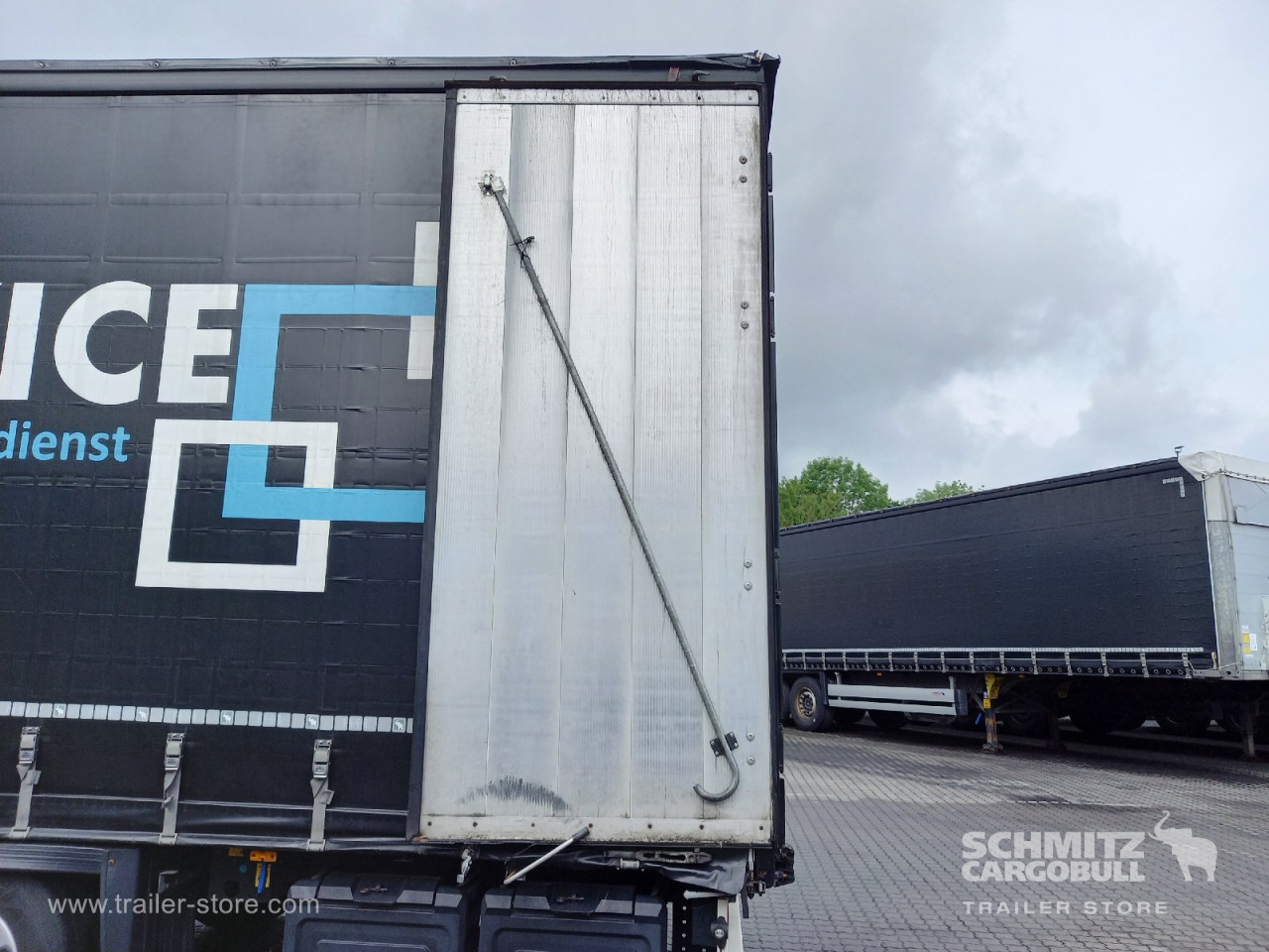 Schmitz Cargobull Curtainsider Mega Getränke 