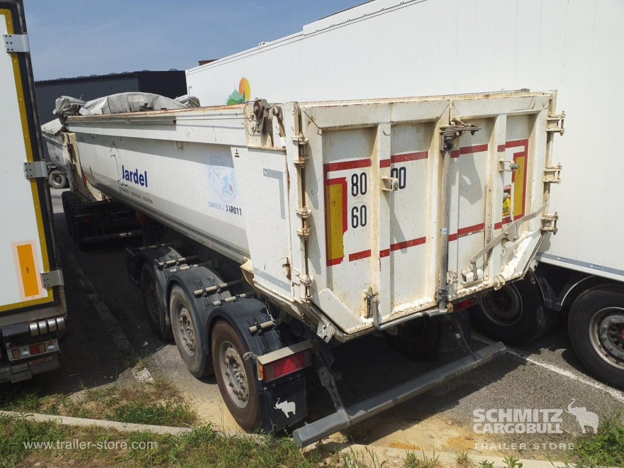 Schmitz Cargobull Semitrailer Tipper Steel half pipe body 24m³ 