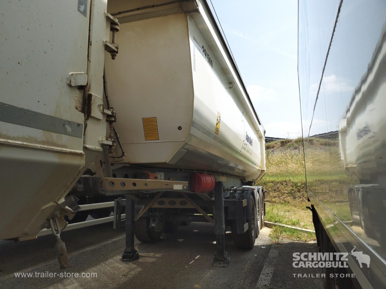 Schmitz Cargobull Semitrailer Tipper Steel half pipe body 24m³ 