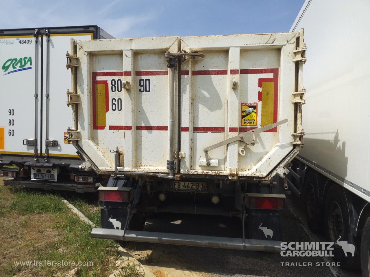 Schmitz Cargobull Semitrailer Tipper Steel half pipe body 24m³ 
