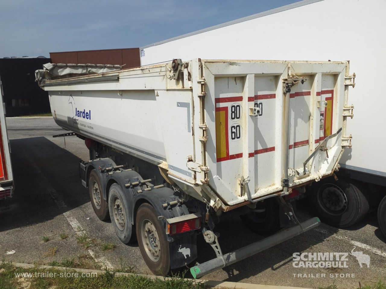 Schmitz Cargobull Semitrailer Tipper Steel half pipe body 26m³ 