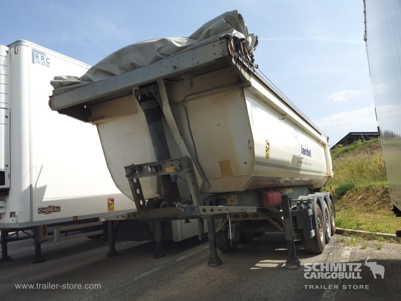Schmitz Cargobull Semitrailer Tipper Steel half pipe body 26m³ 