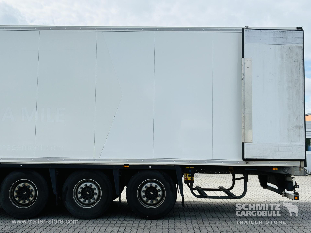 Schmitz Cargobull Tiefkühler Multitemp Doppelstock Trennwand 