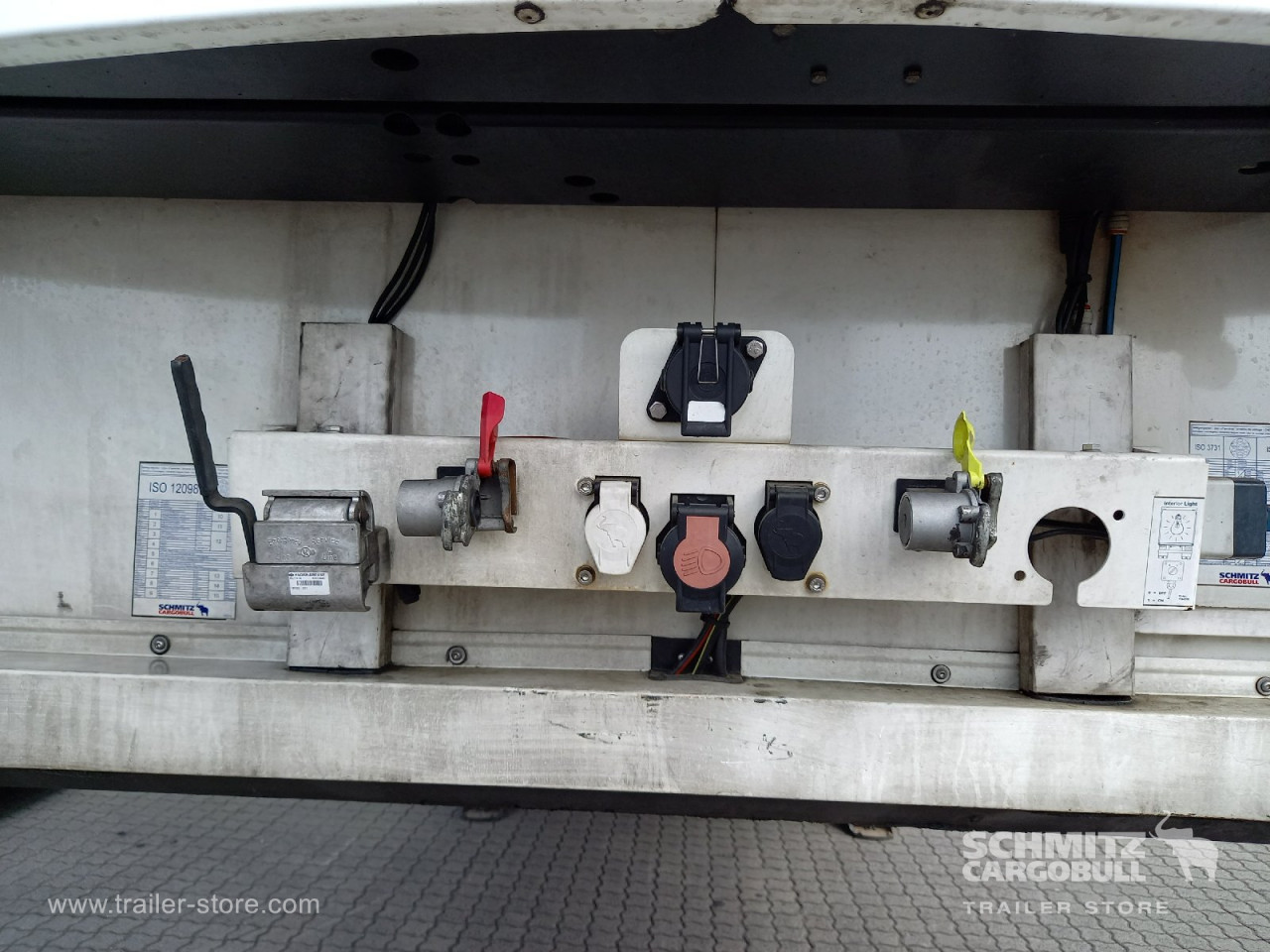Schmitz Cargobull Tiefkühler Multitemp Doppelstock Trennwand 