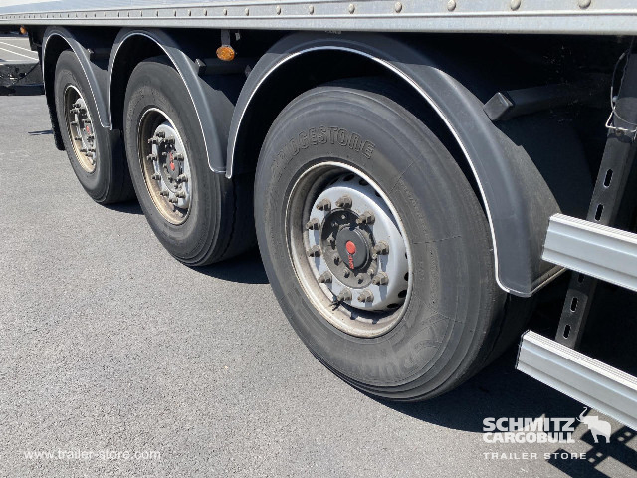 FRUEHAUF Semitrailer Dryfreight Standard Porte relevante 