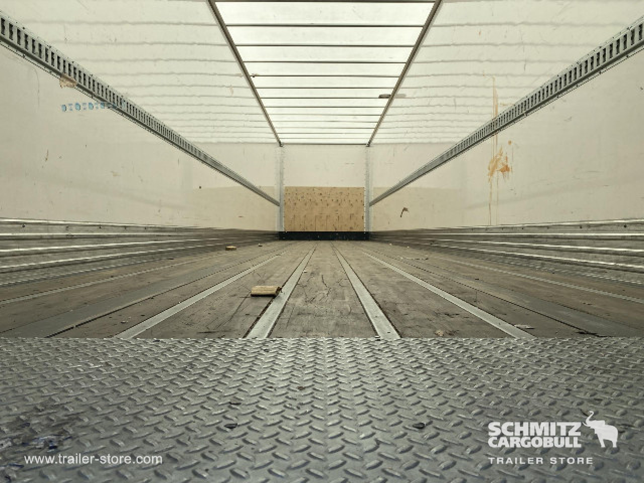 FRUEHAUF Semitrailer Dryfreight Standard Porte relevante 