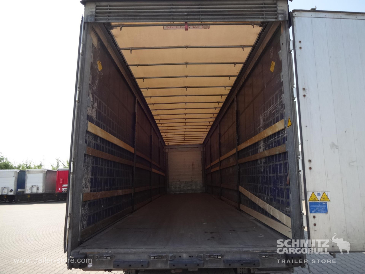 Schmitz Cargobull Curtainsider Mega 