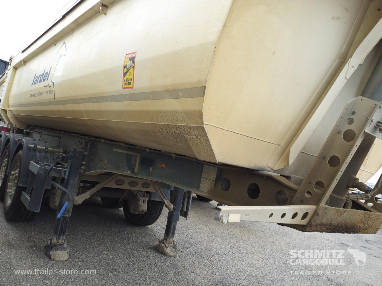 Schmitz Cargobull Semitrailer Tipper Steel half pipe body 26m³ 