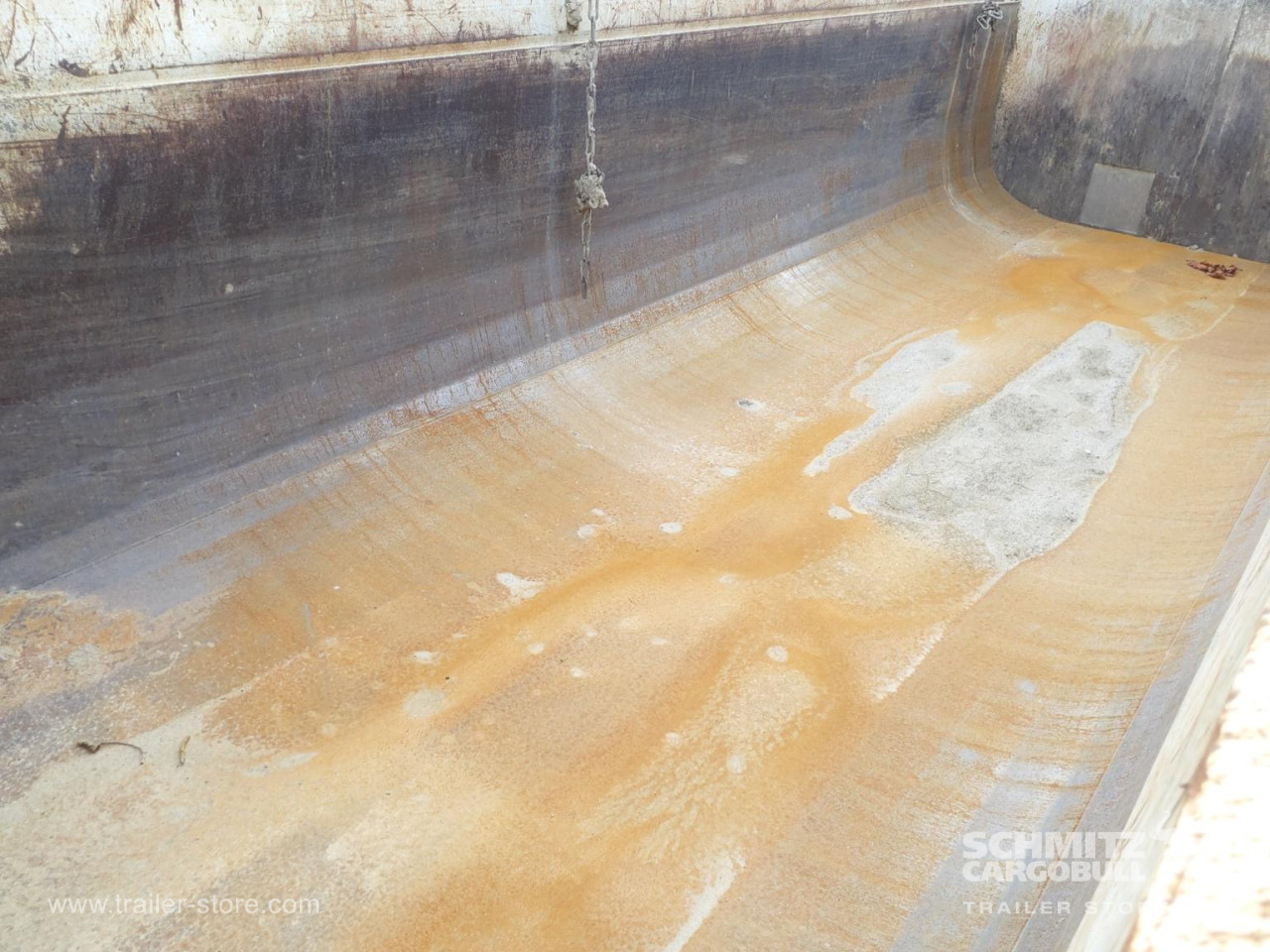 Schmitz Cargobull Semitrailer Tipper Steel half pipe body 26m³ 