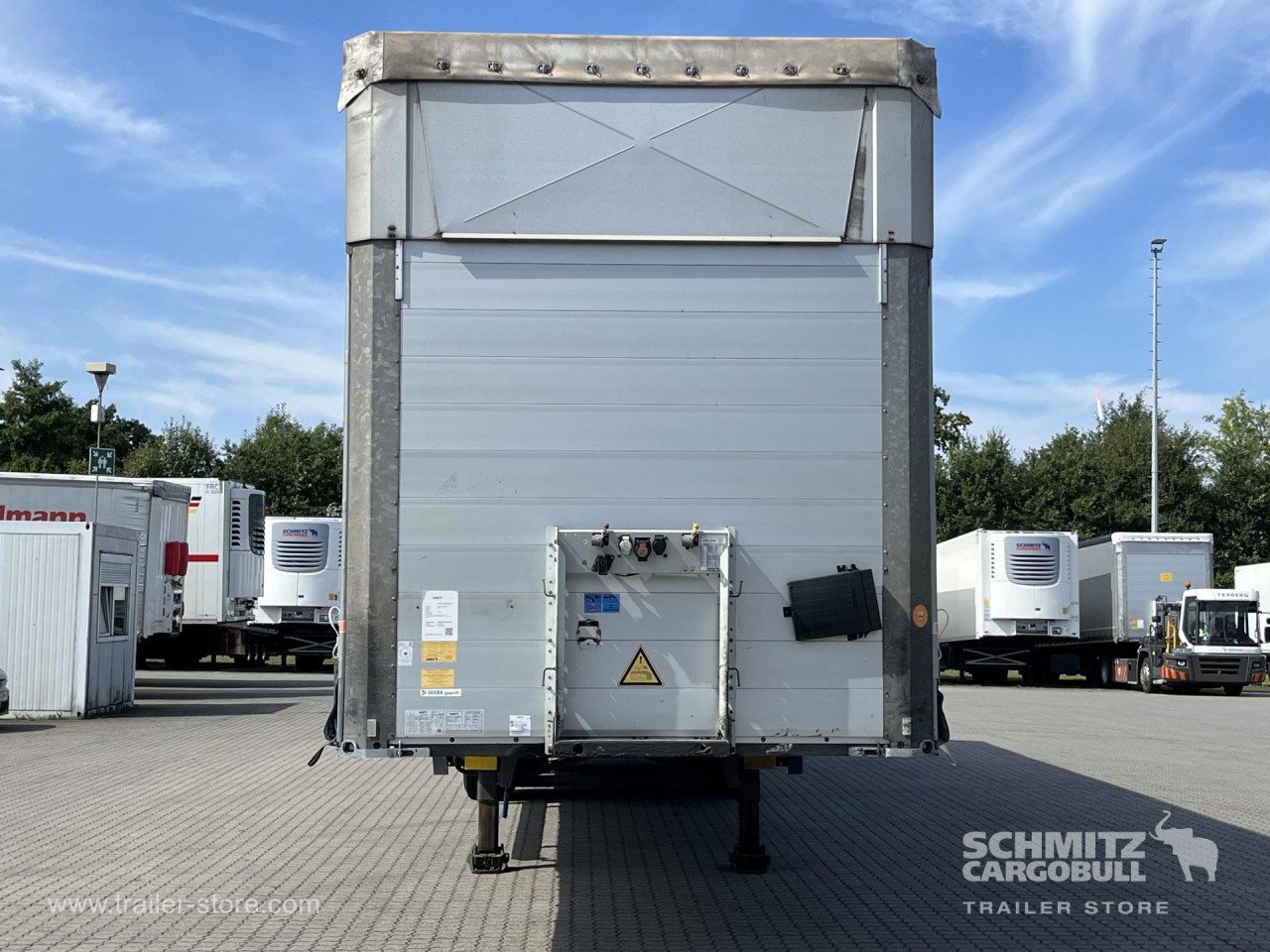 Schmitz Cargobull Curtainsider Mega Getränke 