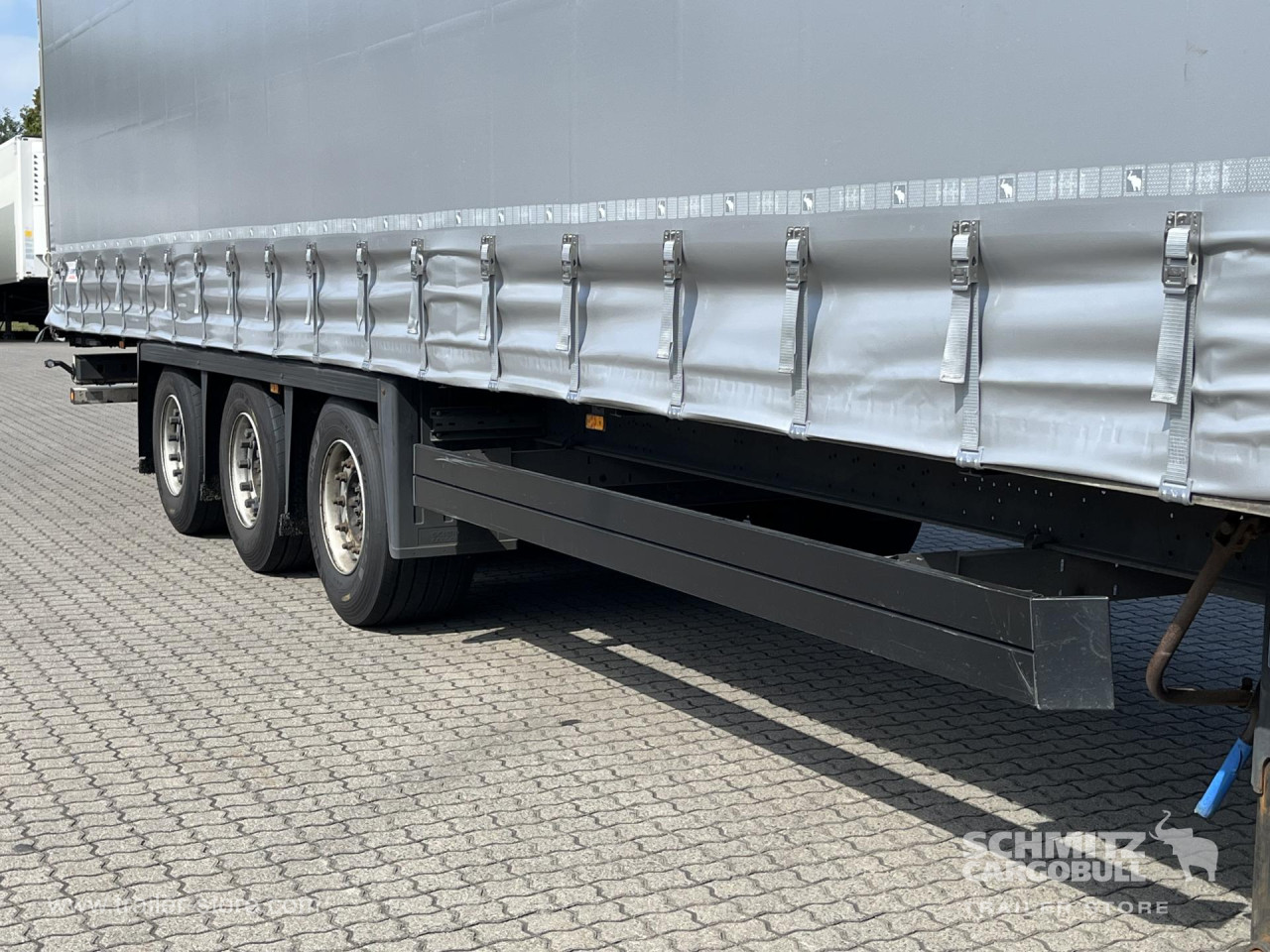Schmitz Cargobull Curtainsider Mega Getränke 