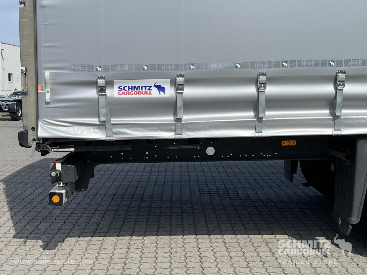 Schmitz Cargobull Curtainsider Mega Getränke 