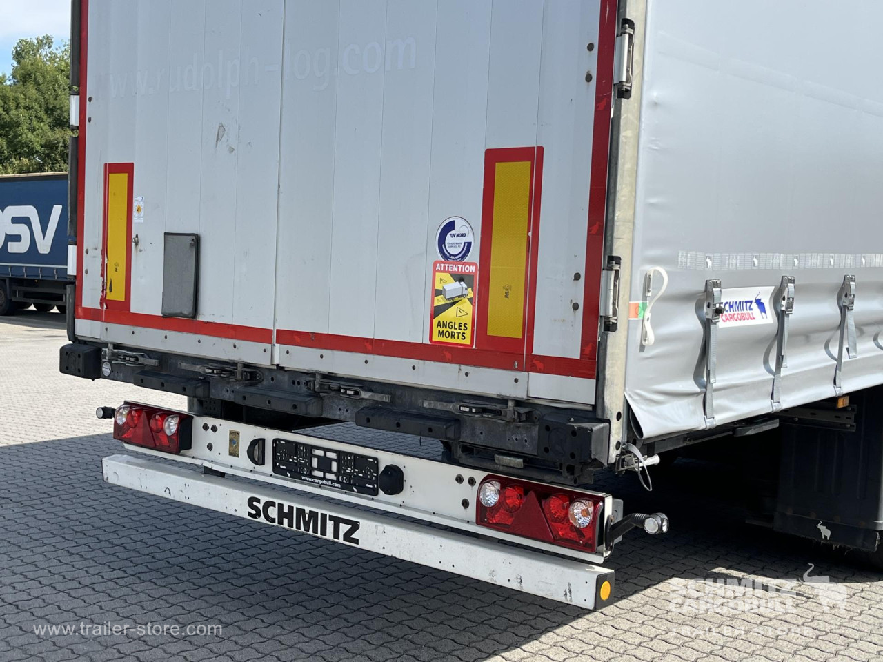 Schmitz Cargobull Curtainsider Mega Getränke 