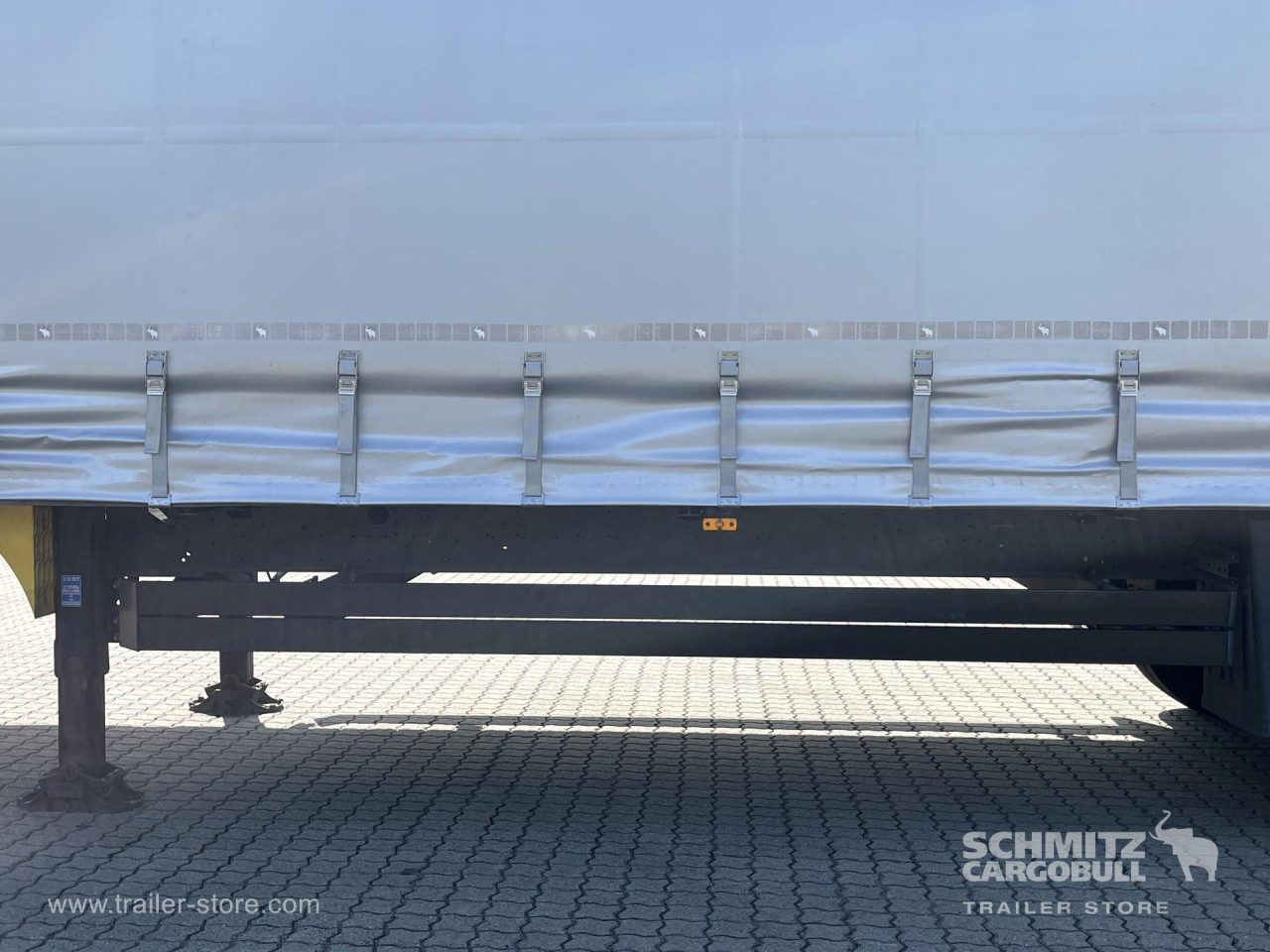 Schmitz Cargobull Curtainsider Mega Getränke 