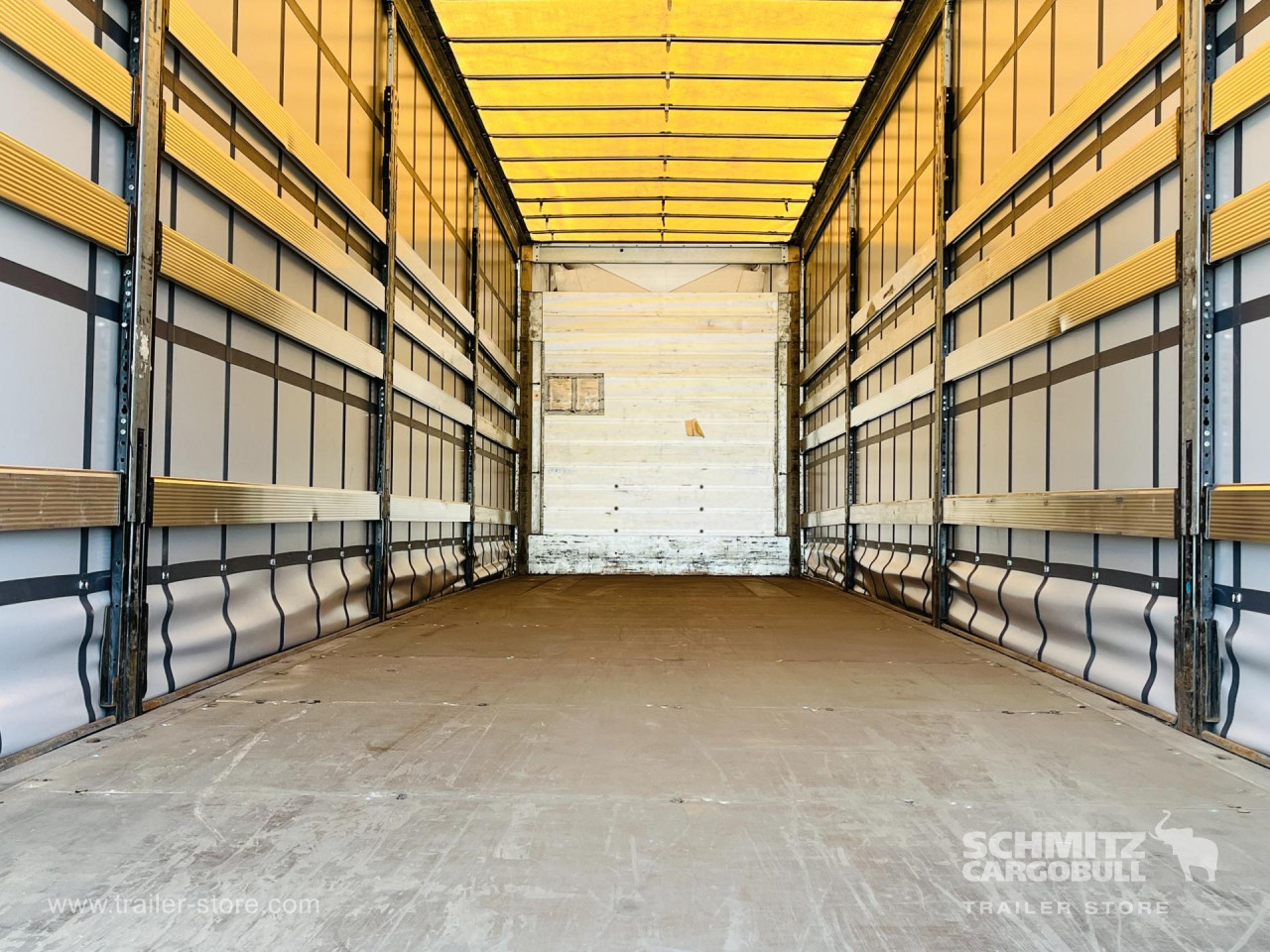 Schmitz Cargobull Curtainsider Mega Getränke 