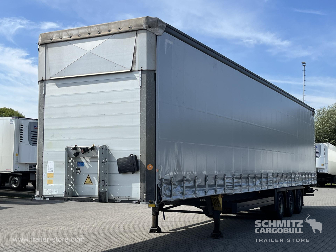 Schmitz Cargobull Curtainsider Mega Getränke 