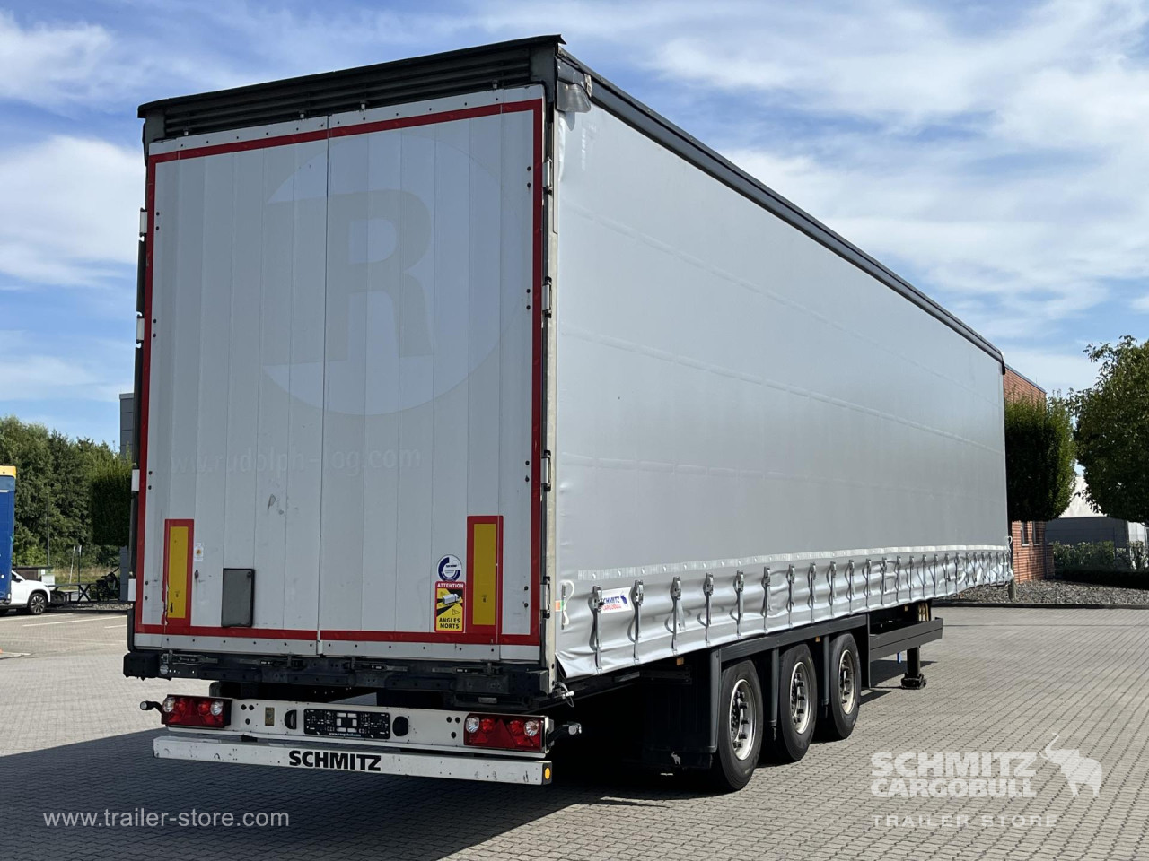 Schmitz Cargobull Curtainsider Mega Getränke 