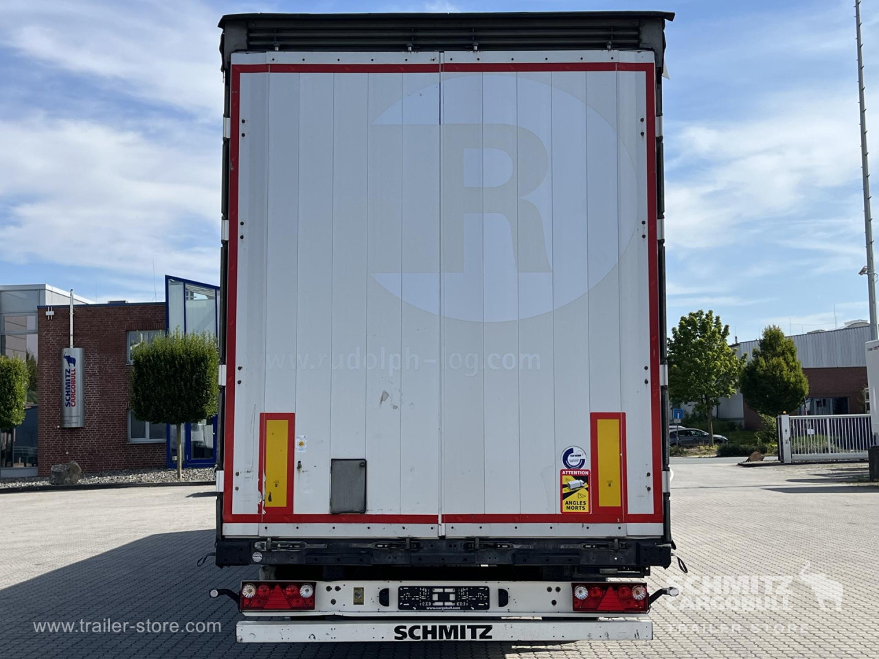 Schmitz Cargobull Curtainsider Mega Getränke 