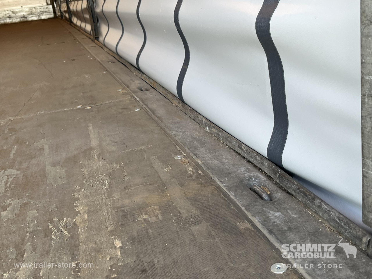 Schmitz Cargobull Curtainsider Mega Getränke 