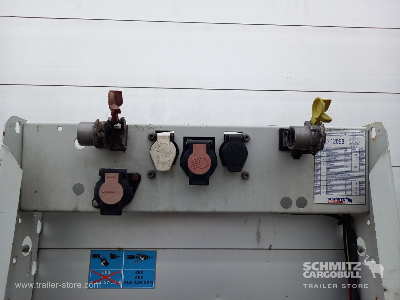 Schmitz Cargobull Curtainsider Mega Getränke 