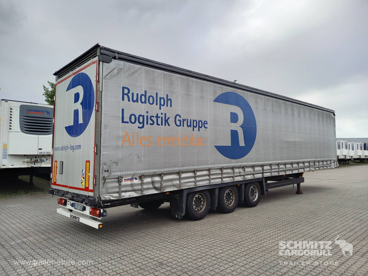 Schmitz Cargobull Curtainsider Mega Getränke 