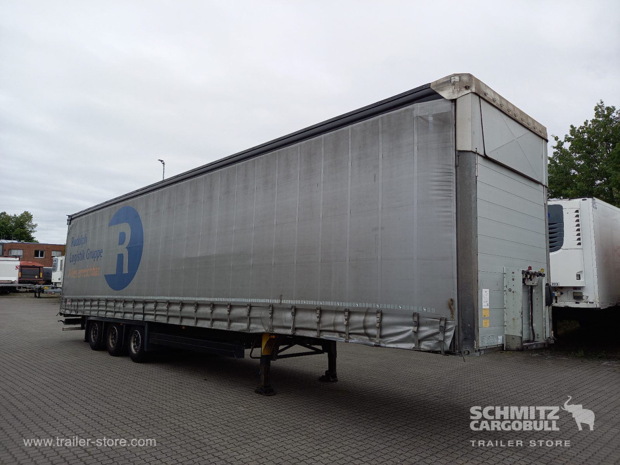 Schmitz Cargobull Curtainsider Mega Getränke 
