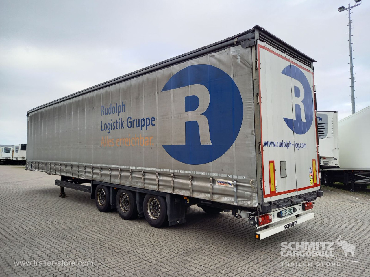 Schmitz Cargobull Curtainsider Mega Getränke 