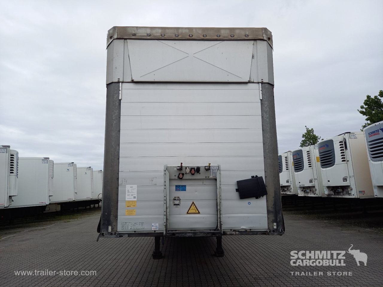 Schmitz Cargobull Curtainsider Mega Getränke 
