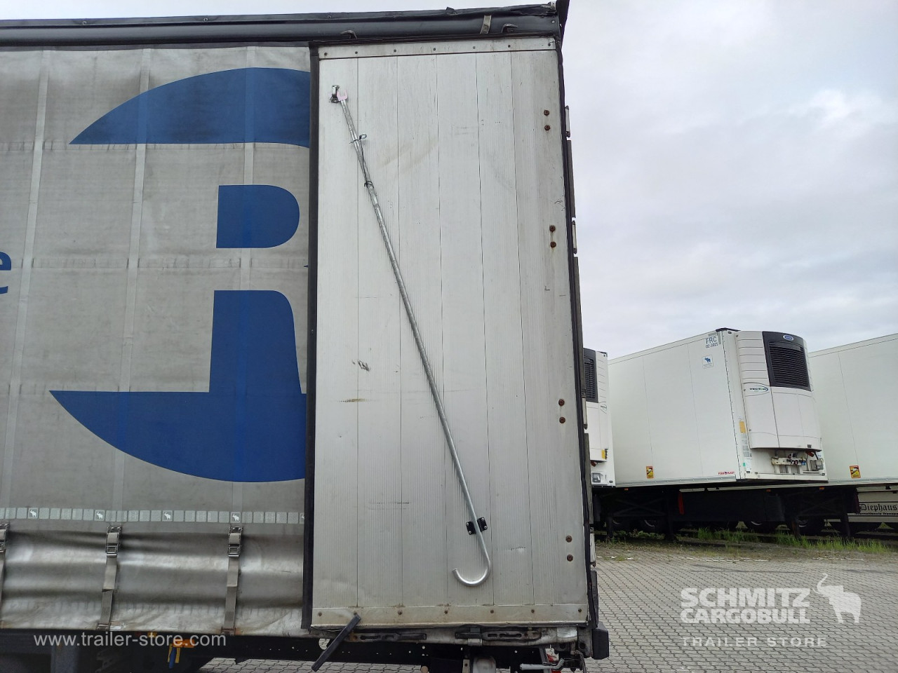 Schmitz Cargobull Curtainsider Mega Getränke 