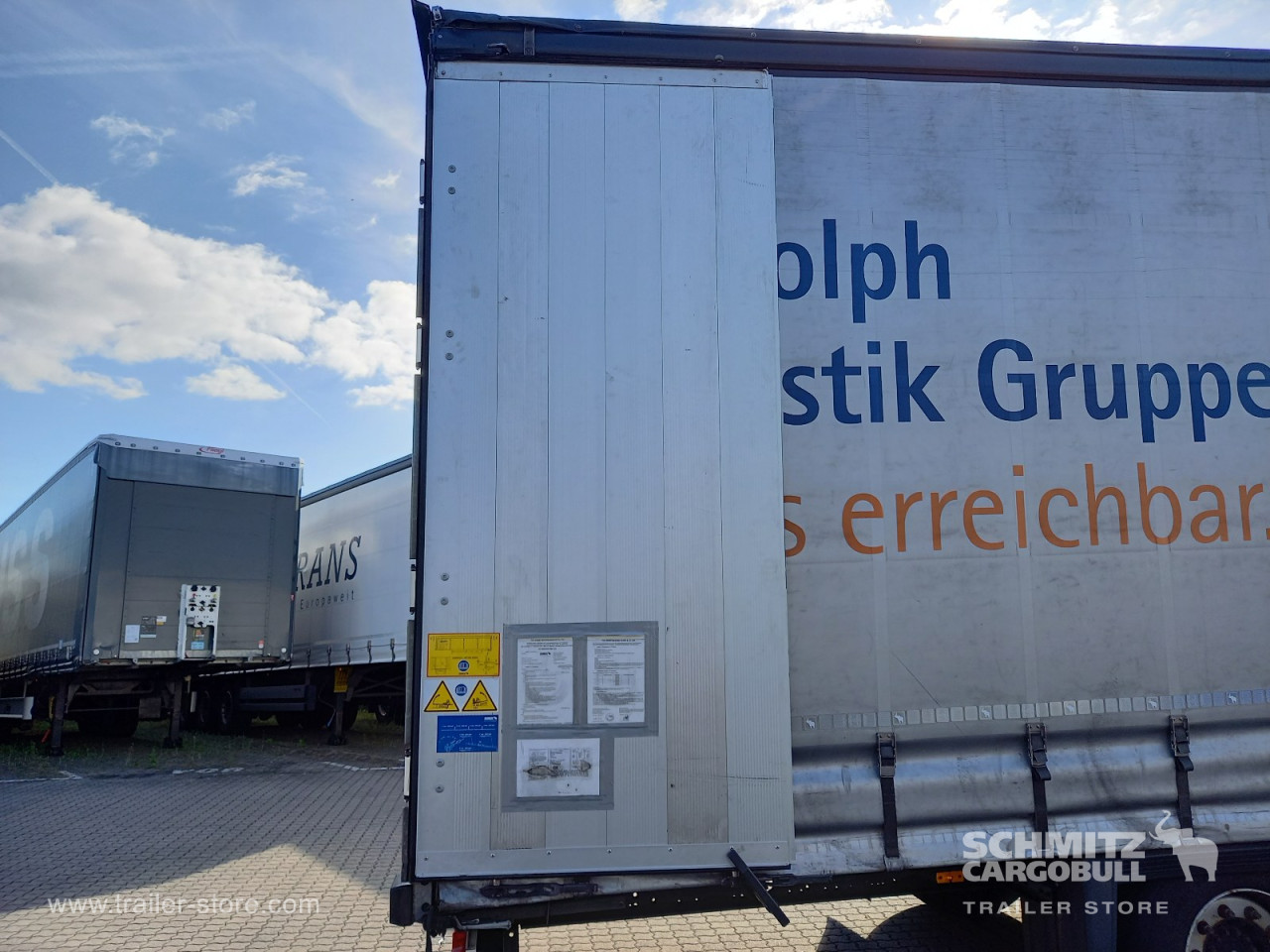Schmitz Cargobull Curtainsider Mega Getränke 
