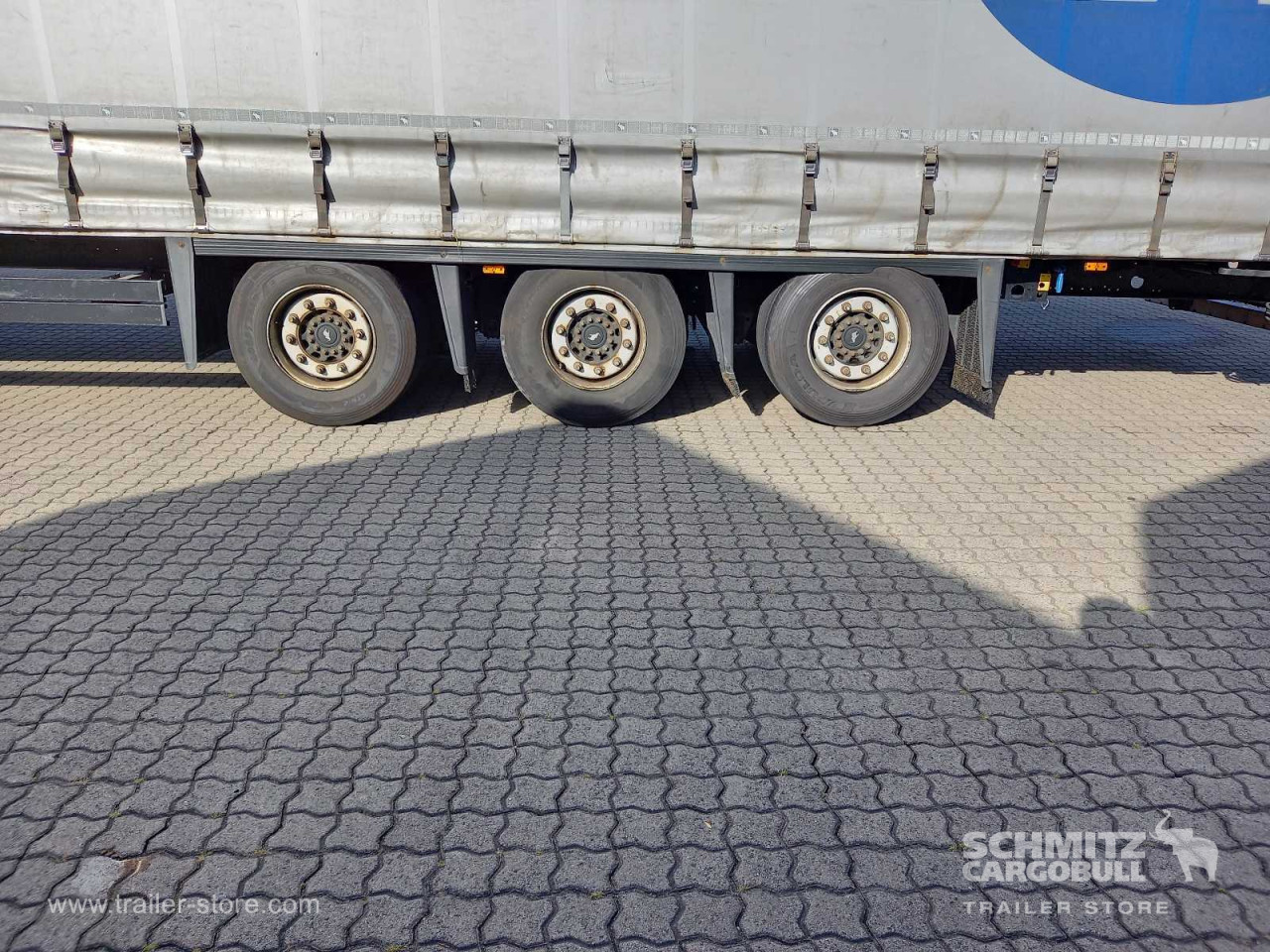 Schmitz Cargobull Curtainsider Mega Getränke 