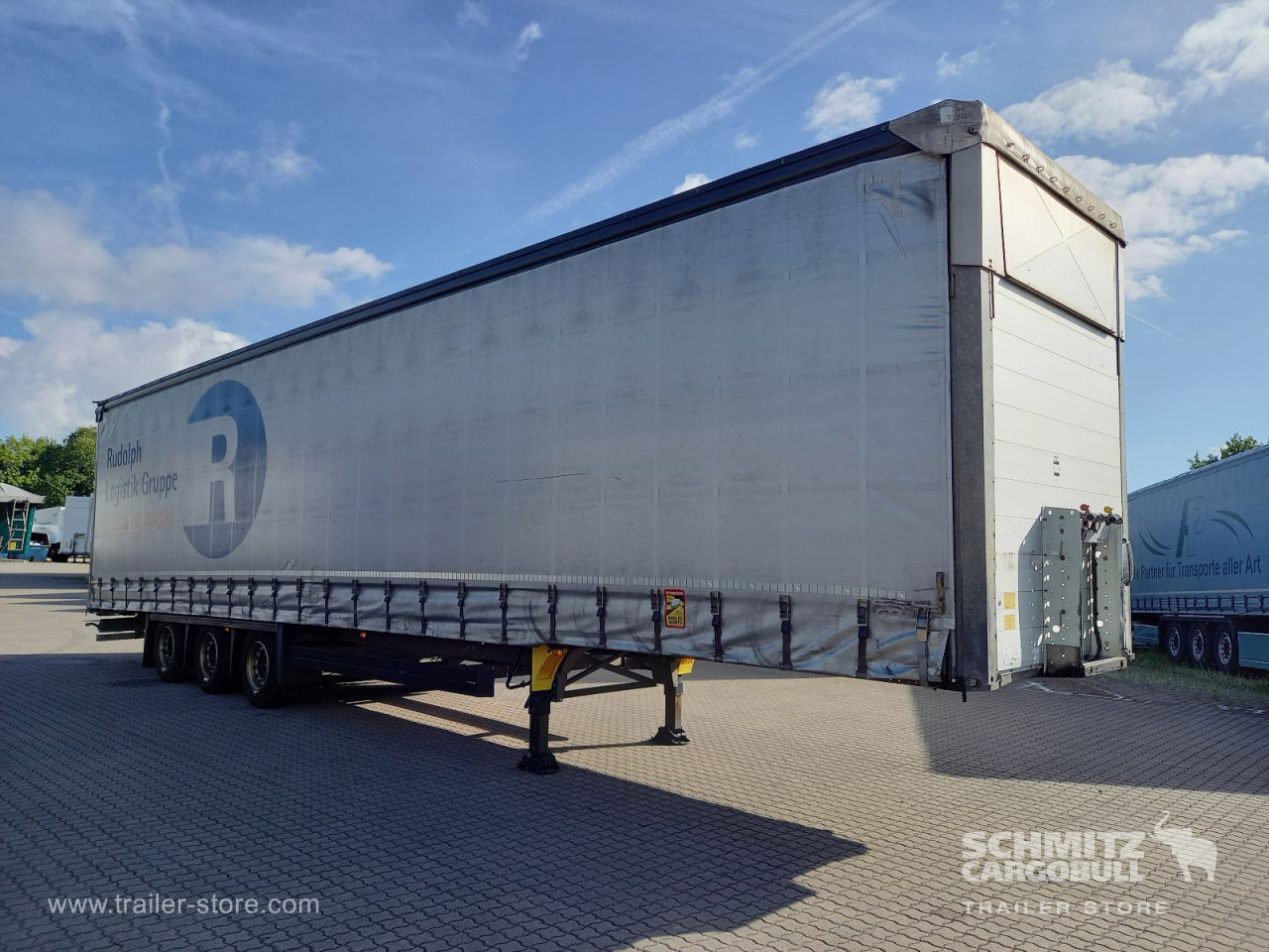 Schmitz Cargobull Curtainsider Mega Getränke 