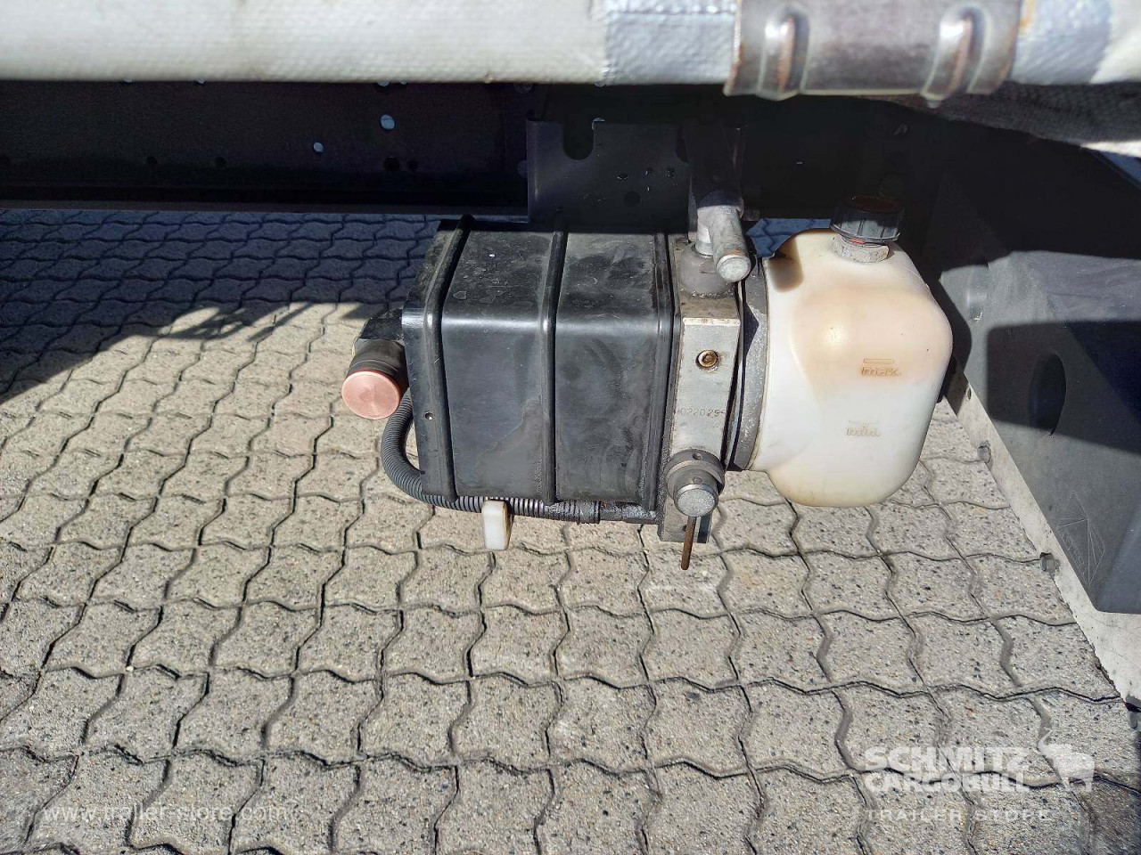 Schmitz Cargobull Curtainsider Mega Getränke 