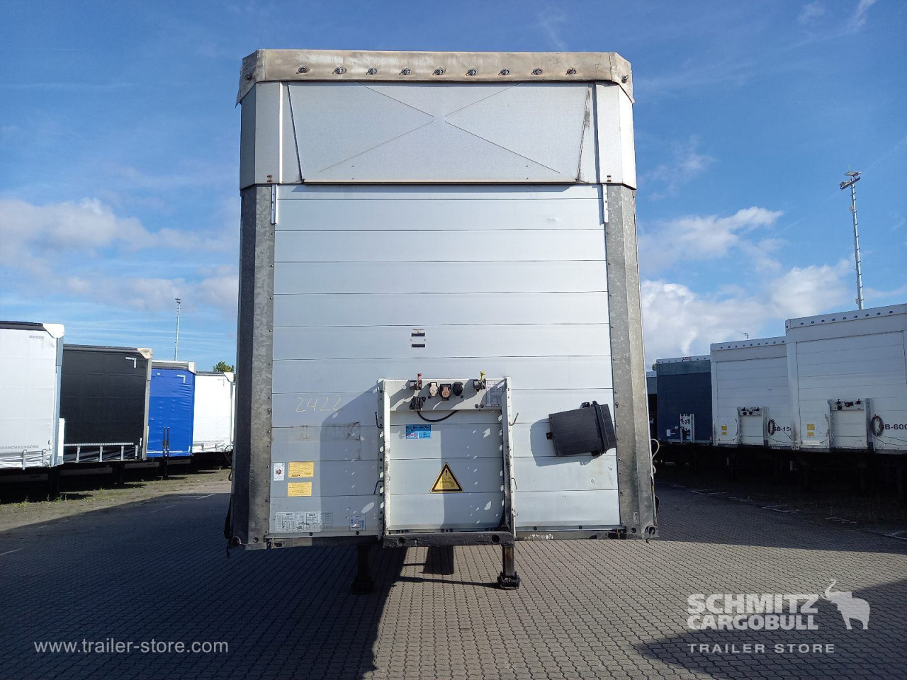 Schmitz Cargobull Curtainsider Mega Getränke 