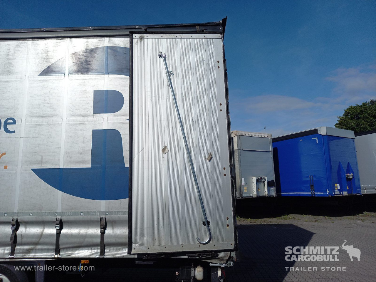 Schmitz Cargobull Curtainsider Mega Getränke 